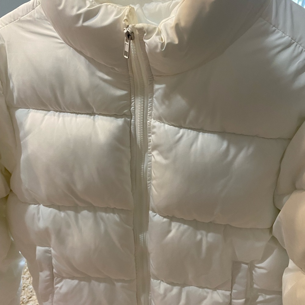 Puffy jacket 🧥 - Picture 2 of 3